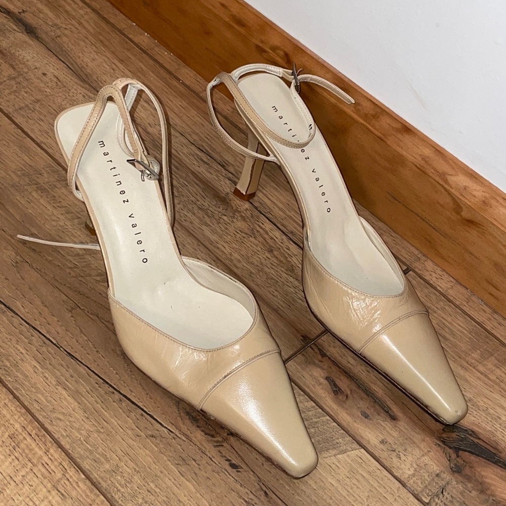 Martinez Valero beige heels